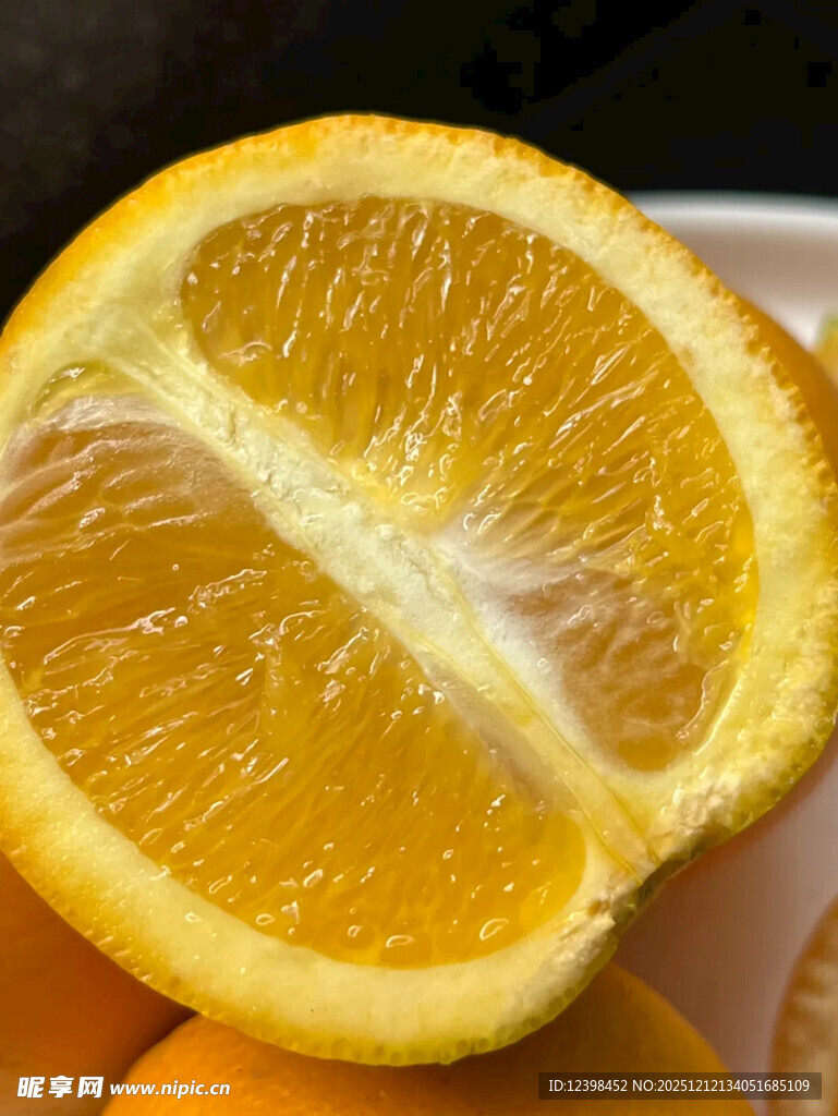 切开的新鲜橙子果肉