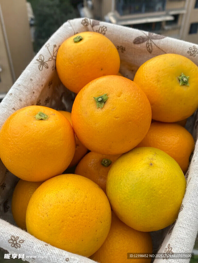 筐中鲜橙