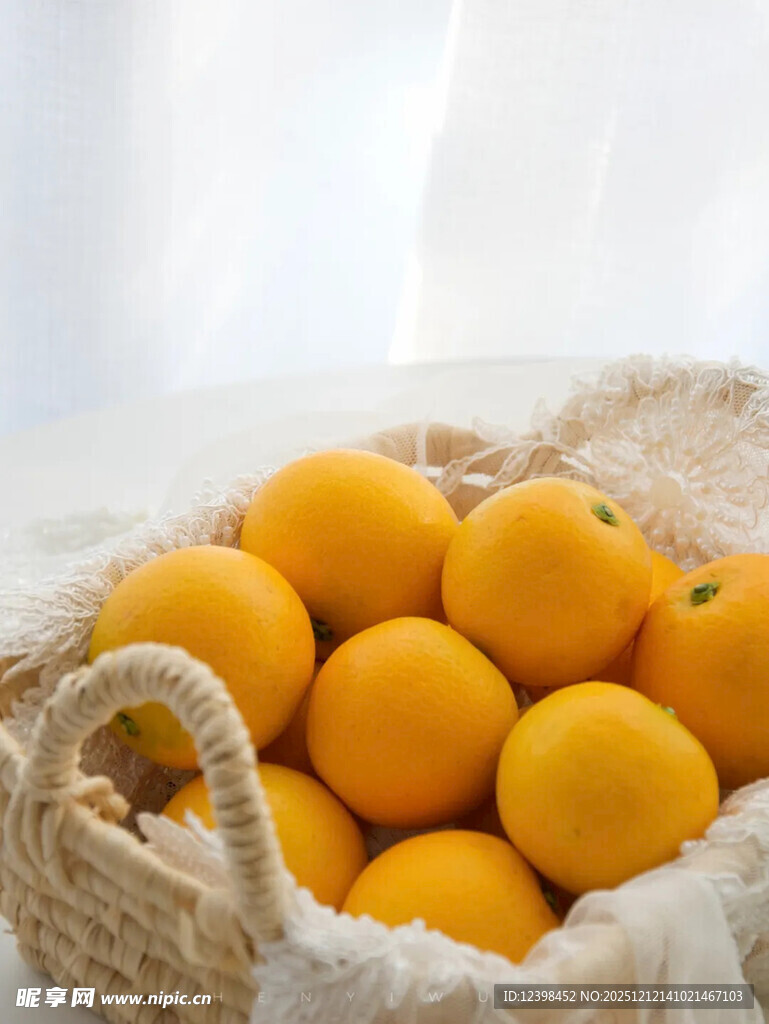 篮子里的鲜橙