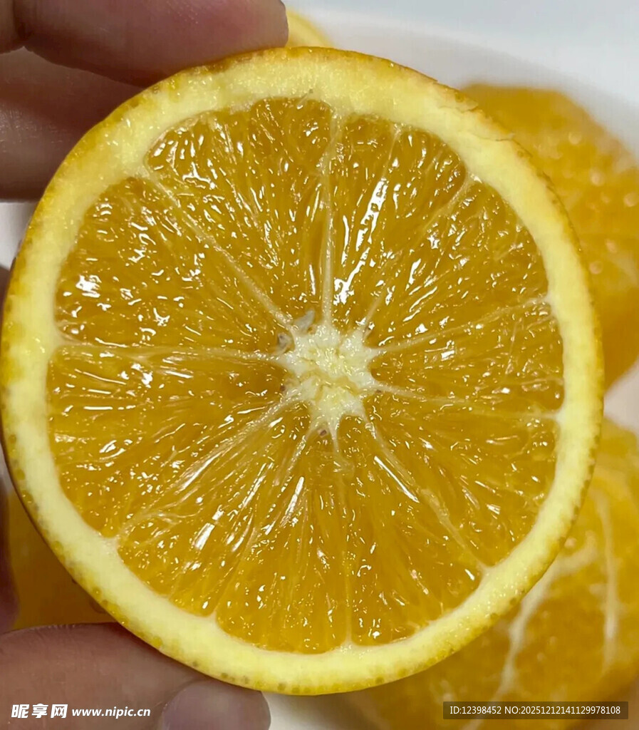 切开的新鲜橙子果肉