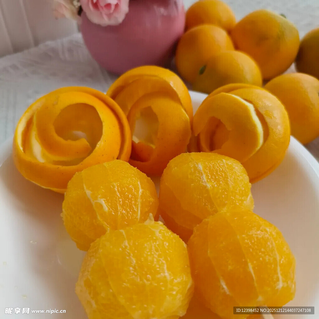 新鲜剥好的橙子果肉