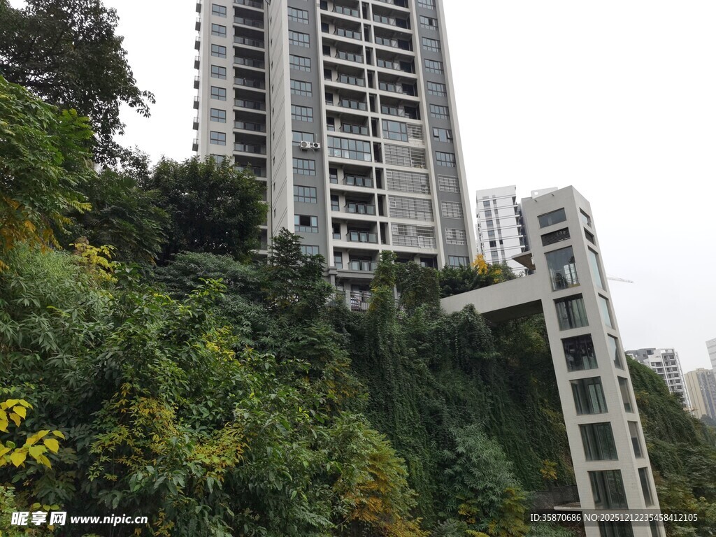 依山而建的高层住宅