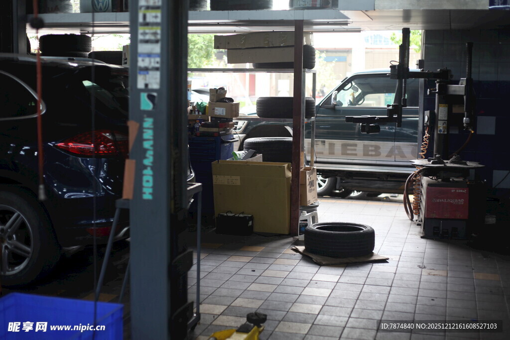 汽车维修车间场景