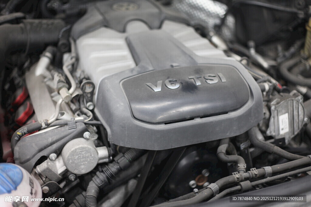 汽车发动机特写