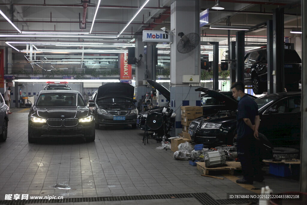 汽车维修车间内景