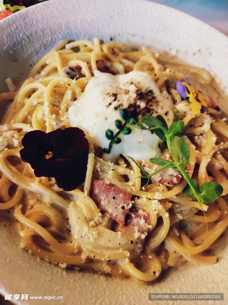 美味培根奶油意大利面
