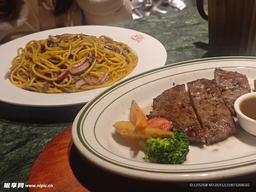 美味意面与牛排套餐