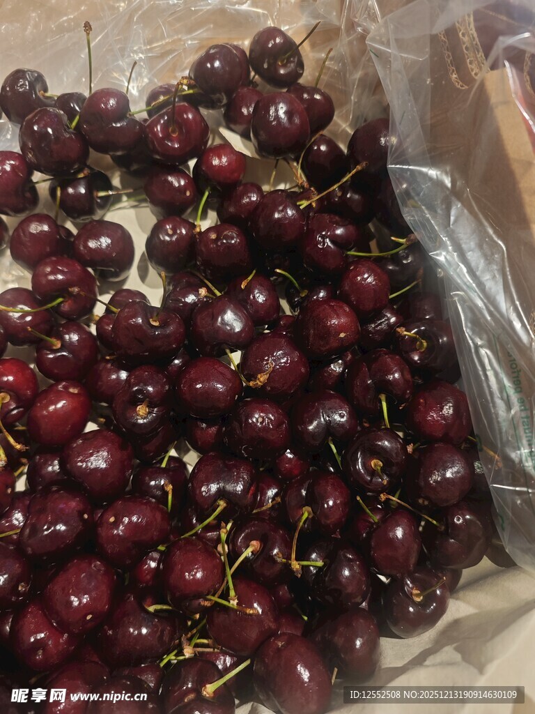 新鲜饱满的车厘子