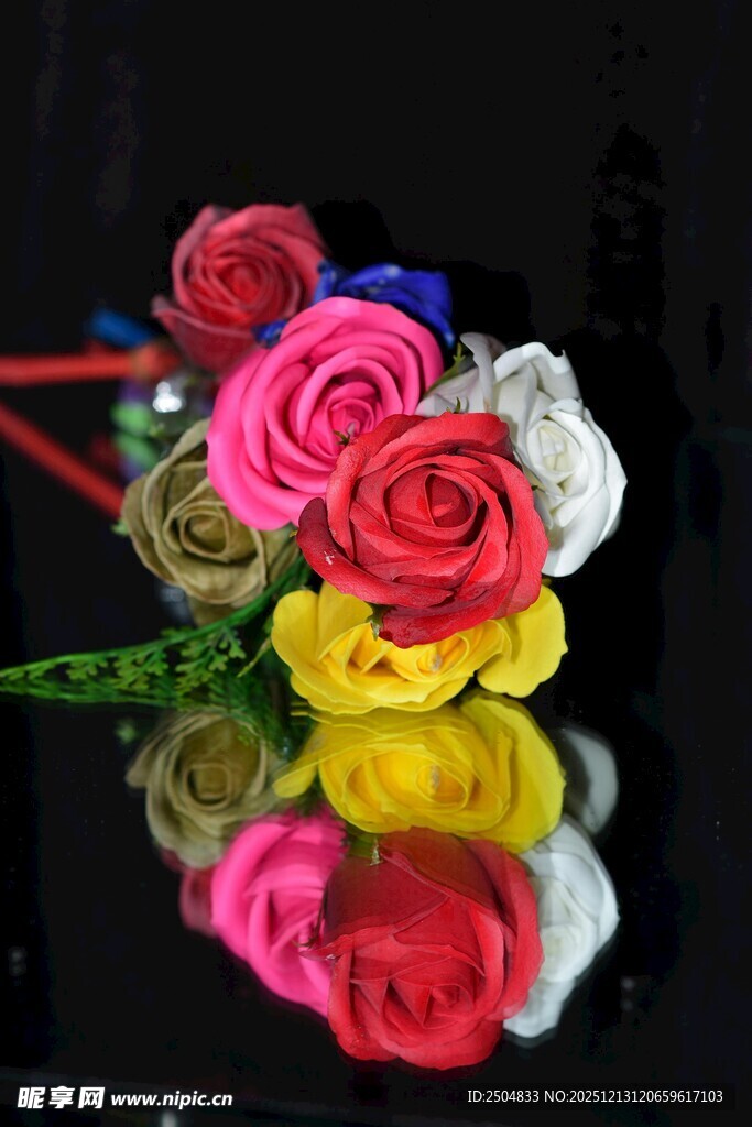 多彩手工玫瑰花束展示