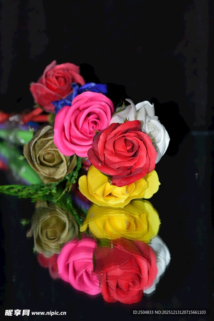 多彩仿真玫瑰花束展示