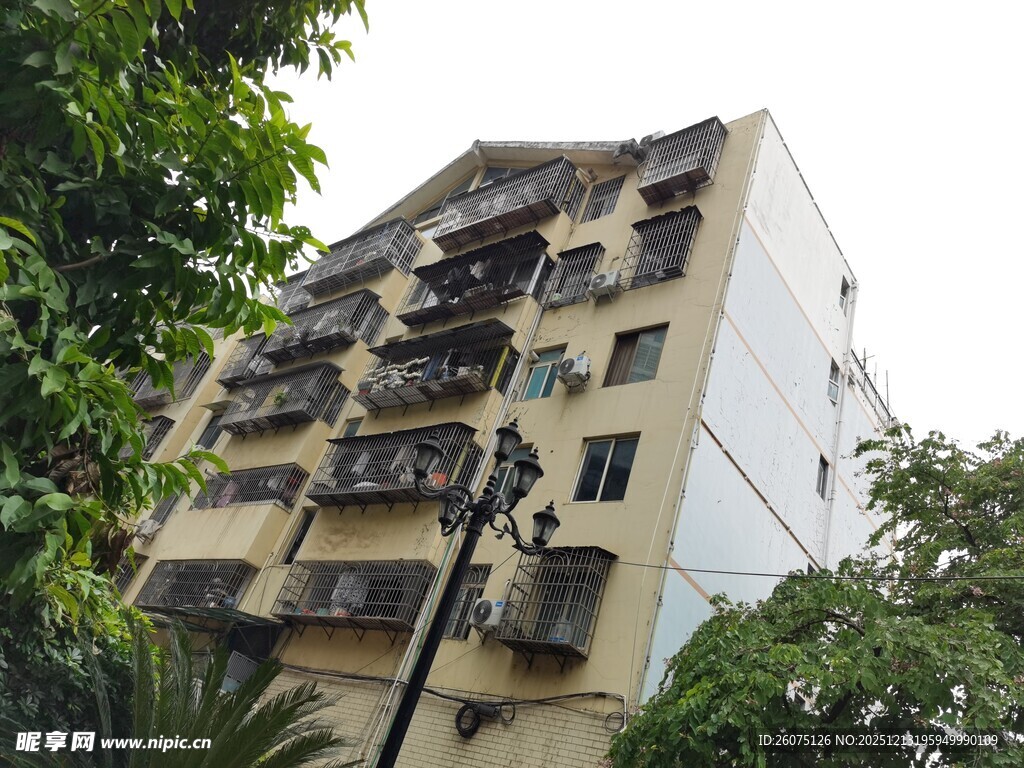 老旧居民楼外观景象