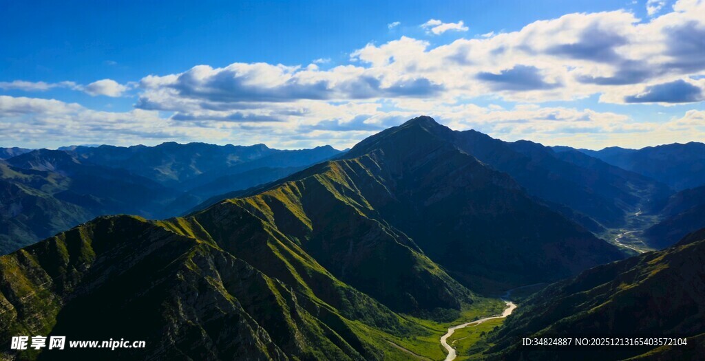 壮丽山景山间蜿蜒小路