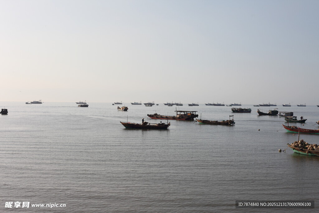 海上渔船群景