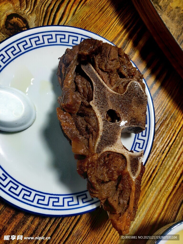 中式盘装卤味骨头