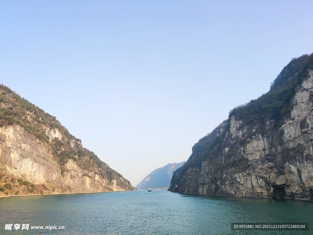 壮丽峡谷江景