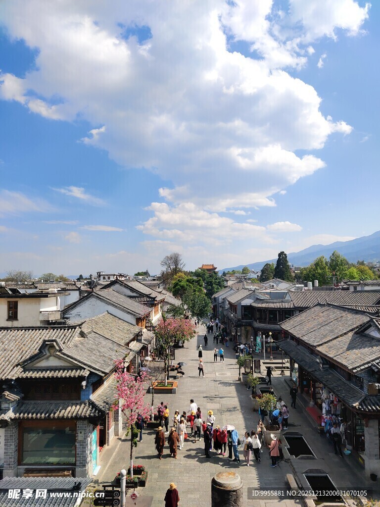 古街风貌尽显传统韵味