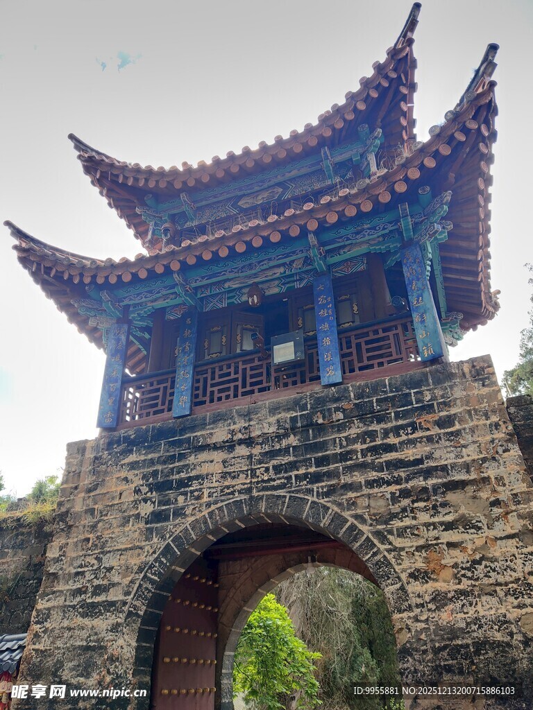 云云南 大中式古建拱门飞檐翘角