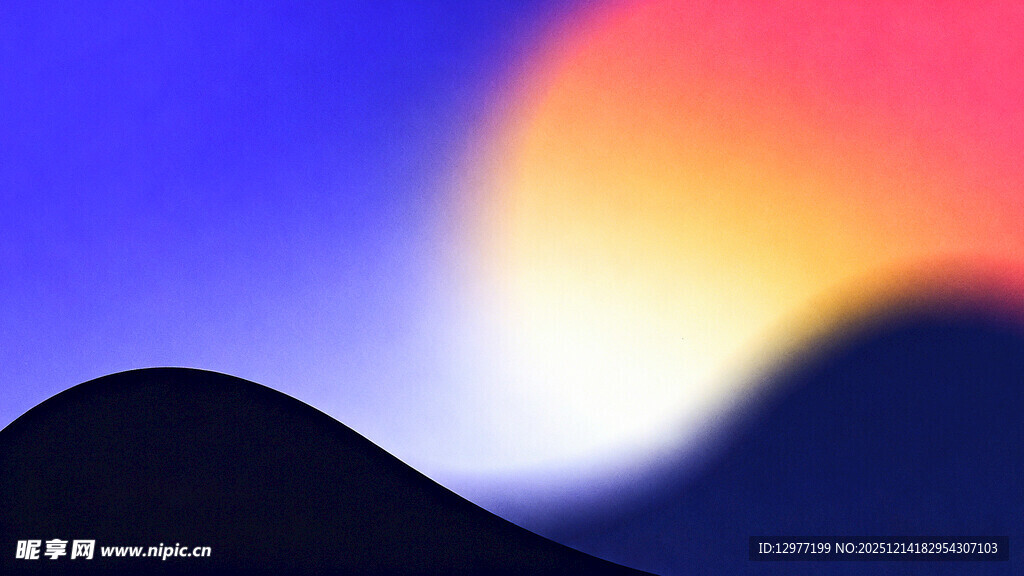 日落时分的山峦美景