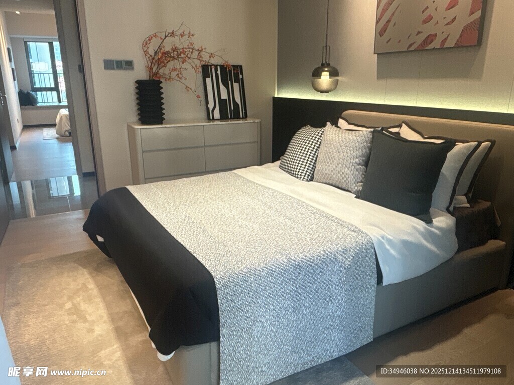 现代简约风格卧室床铺
