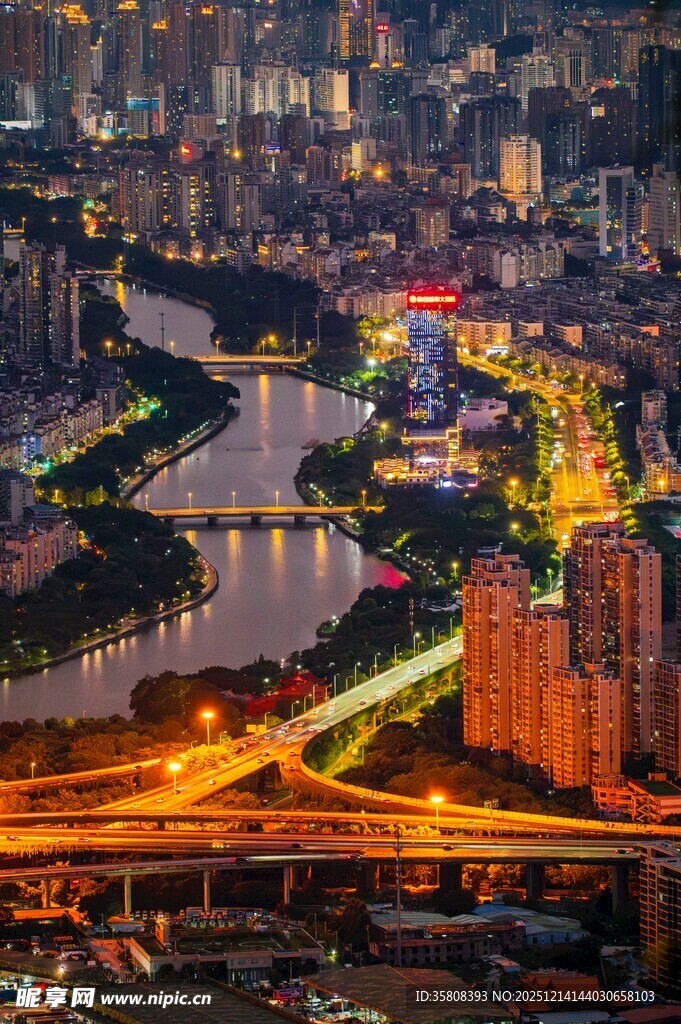 城市夜景俯瞰图