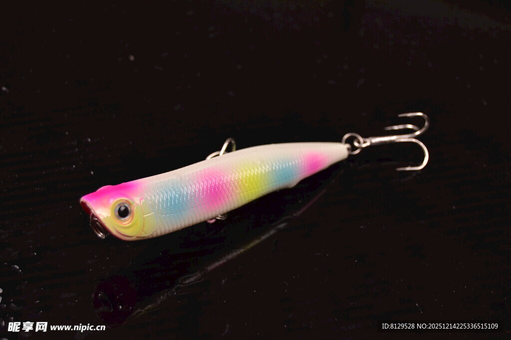 彩色条纹钓鱼假饵