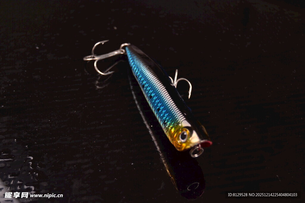 彩色金属路亚钓鱼饵