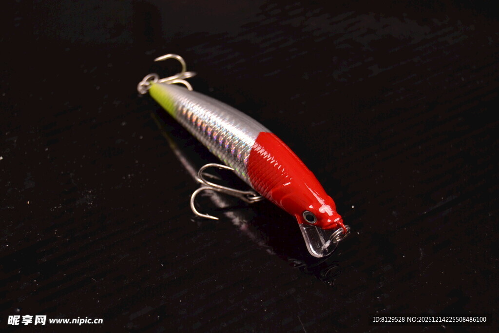 红色仿真鱼饵