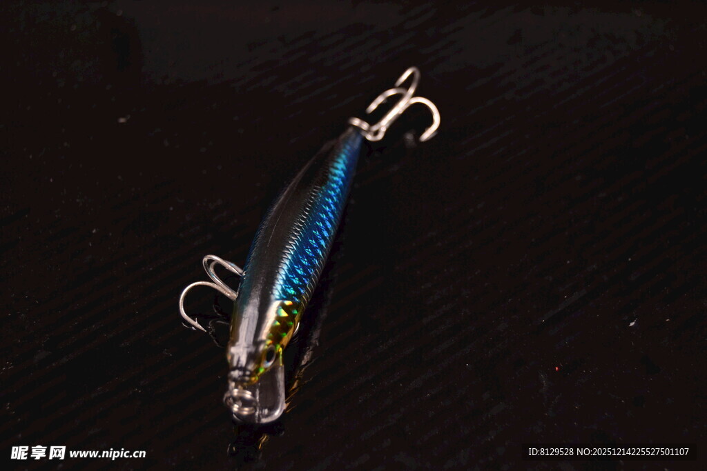 金属亮片路亚饵