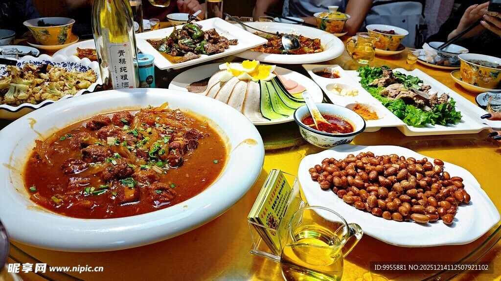 丰盛中式宴席美食展示