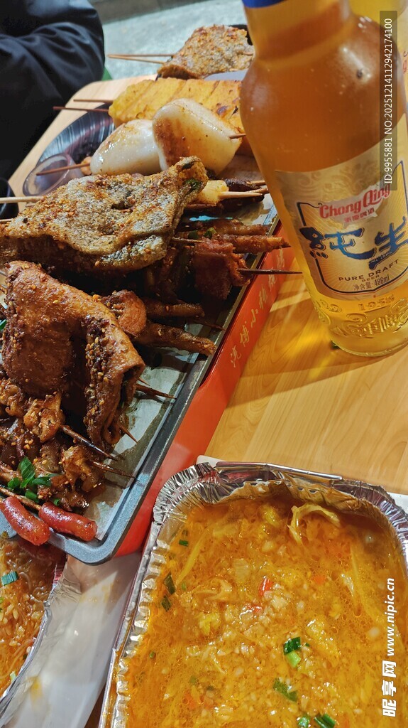 丰盛美味的中式餐食组合