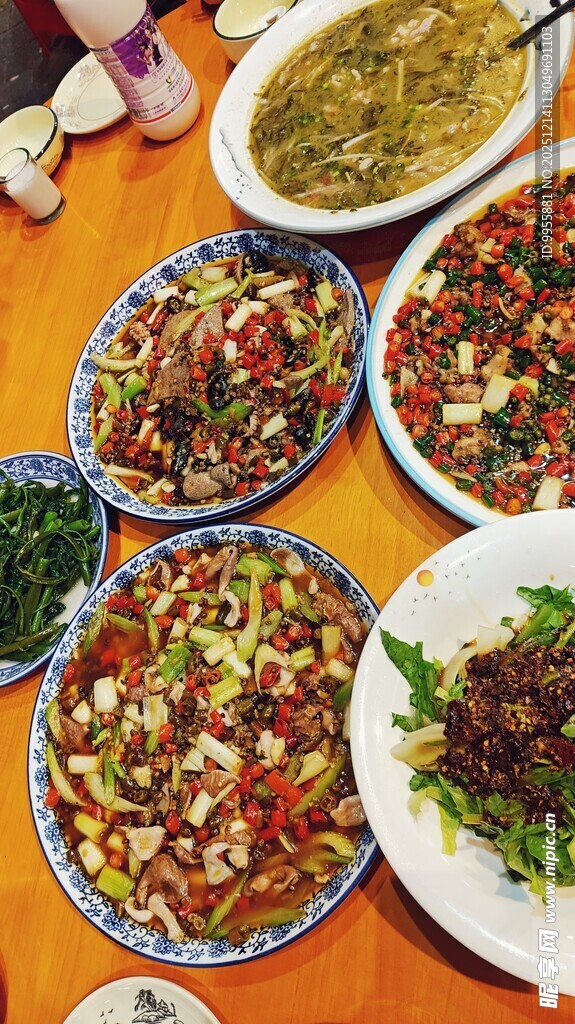 丰盛多样的美味菜肴