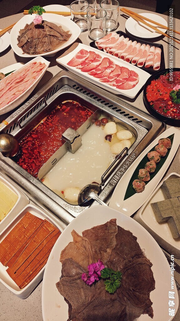 丰盛火锅美食拼盘