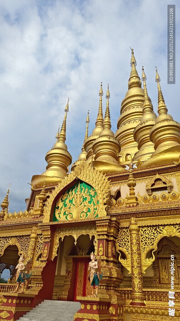 云南西华丽金顶的东南亚风格寺庙
