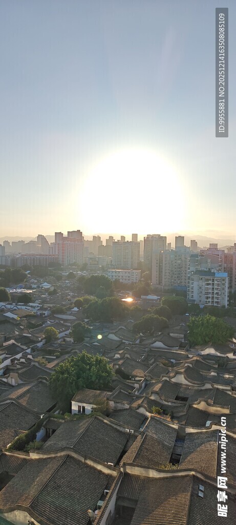 福建福州城市屋顶风光阳光洒落