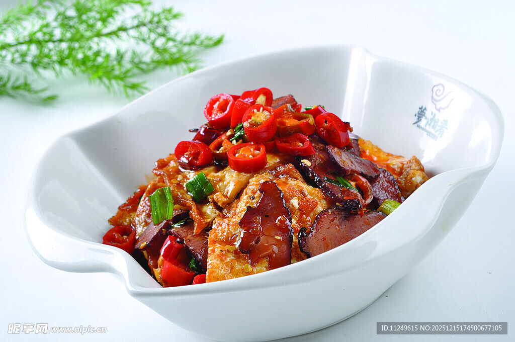 腊牛肉焖荷包蛋