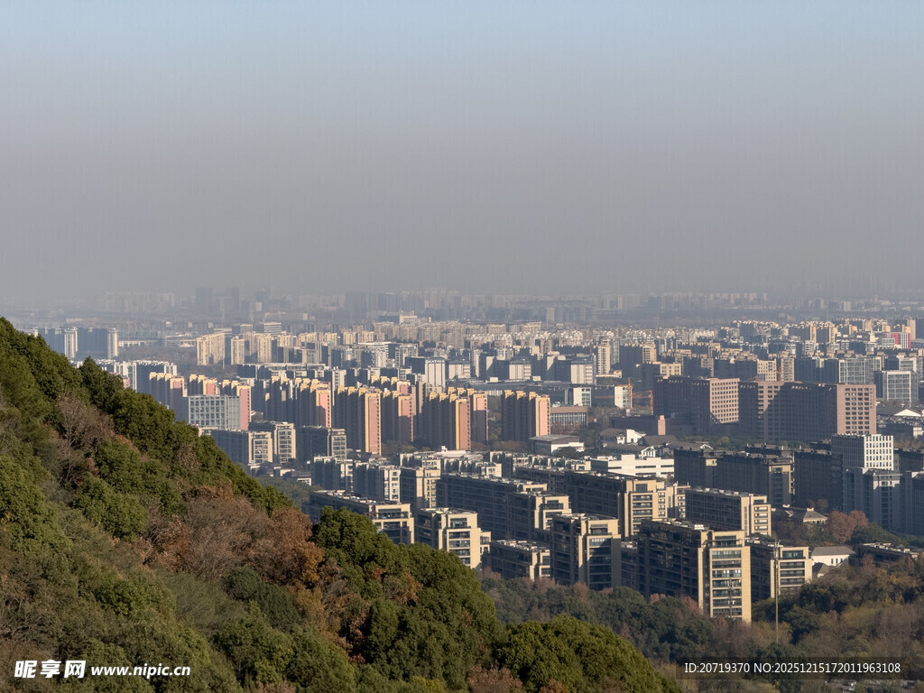 俯瞰城市建筑群景观