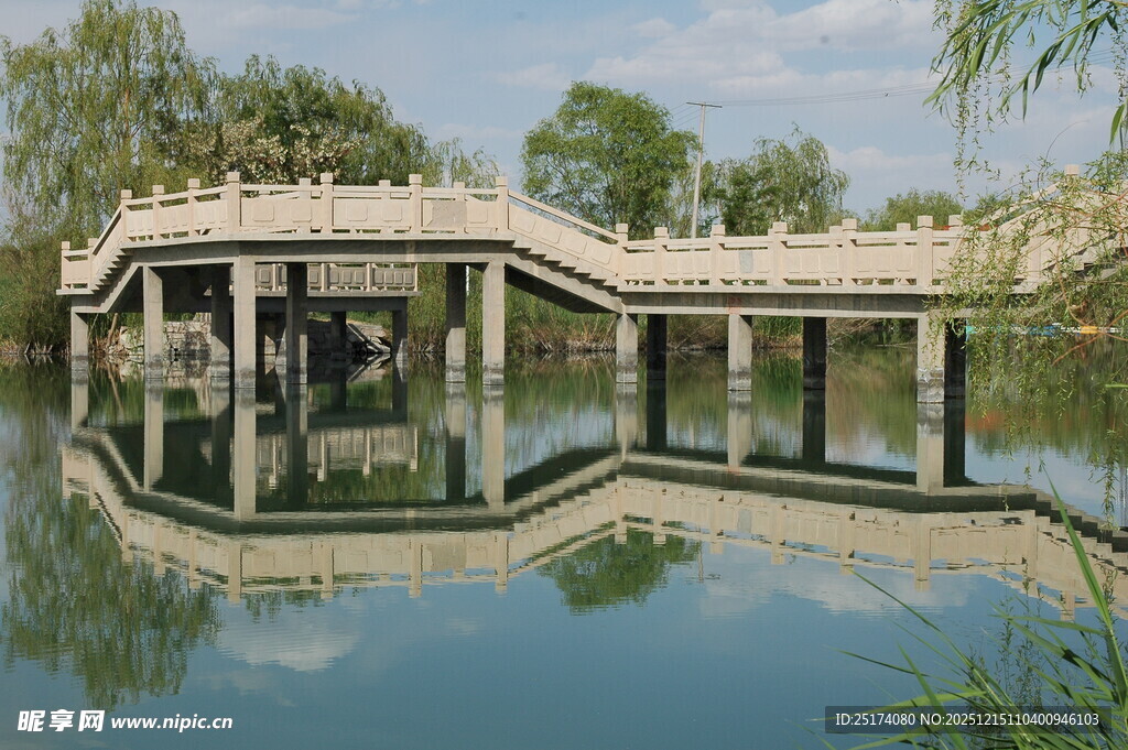 大美高台  倒影