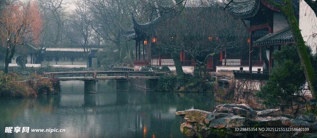 江南水乡古桥风景图