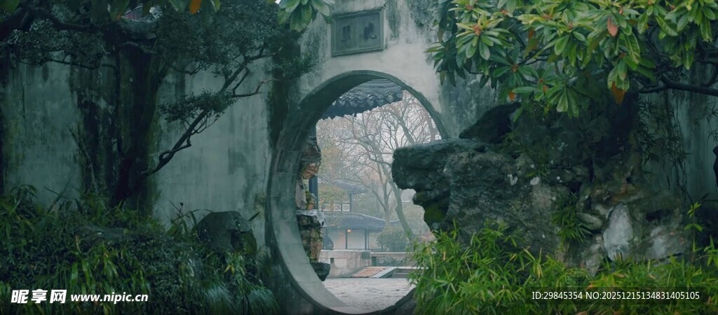 石拱门处的自然幽径