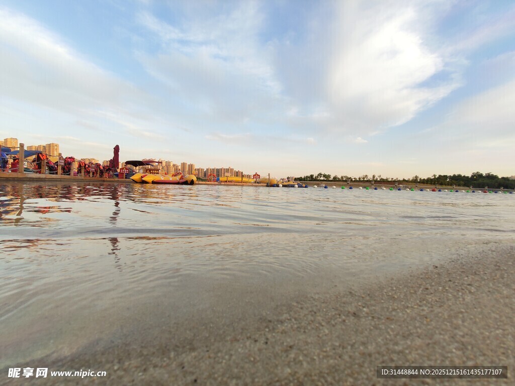 宁静海滩的美丽风光