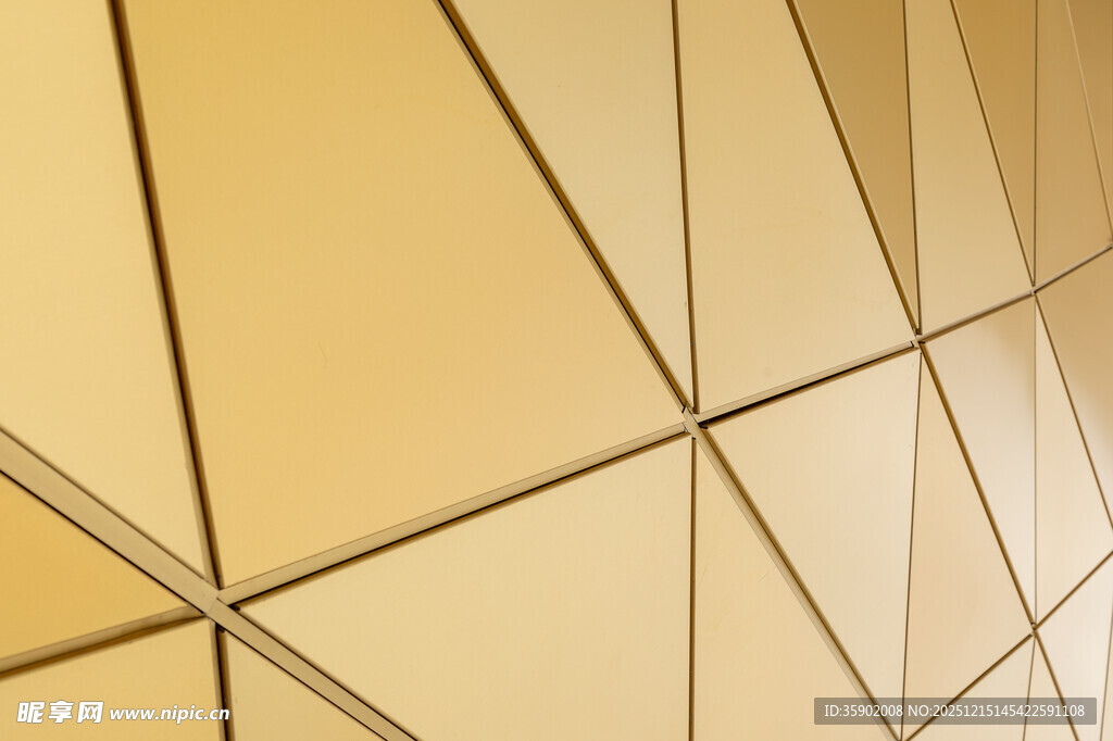 几何拼接的金色墙面纹理