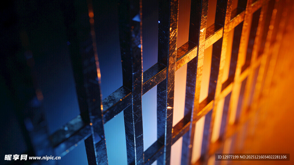 铁栅栏后的光影