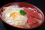日式拉面配蛋与肉片