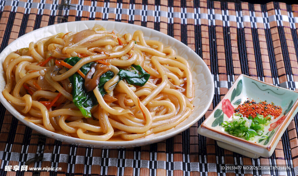 美味意面搭配小食