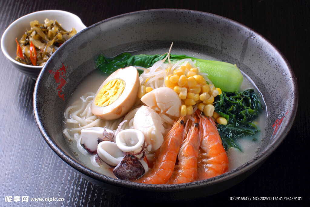 海鲜拉面美食特写
