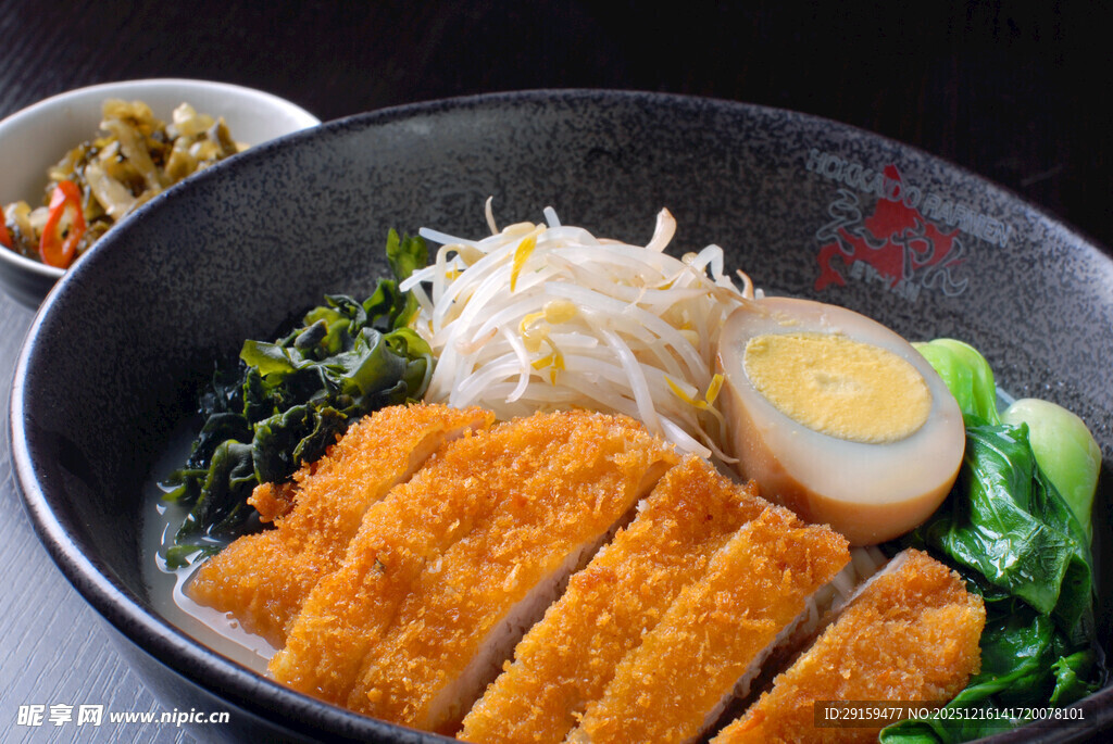 日式炸猪排拉面美食图