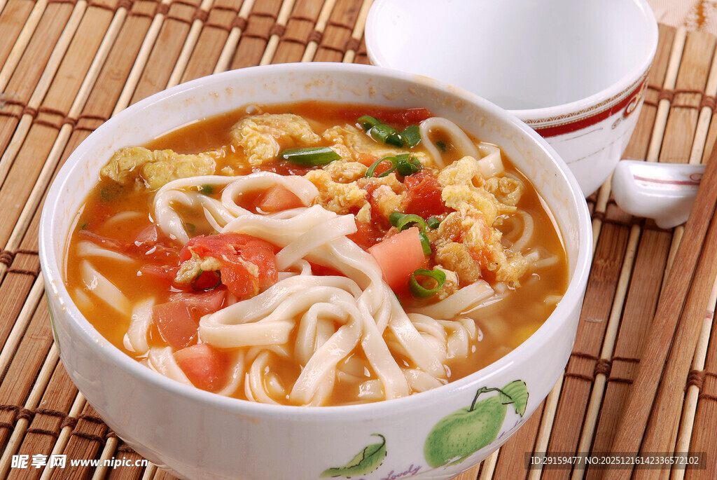 番茄鸡蛋刀削面美食图