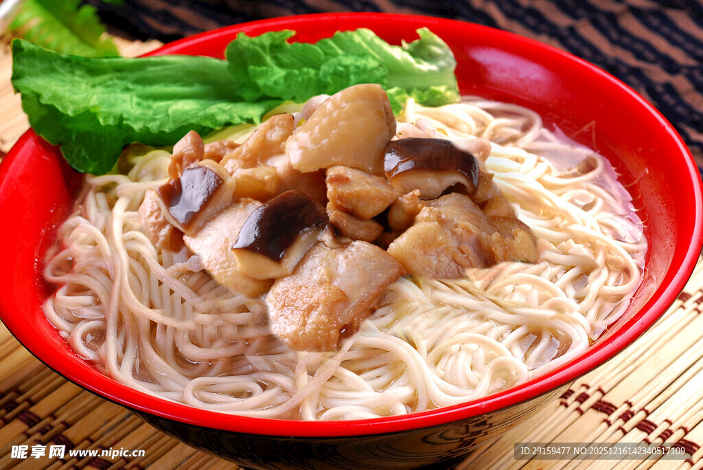红碗香菇肉丝面