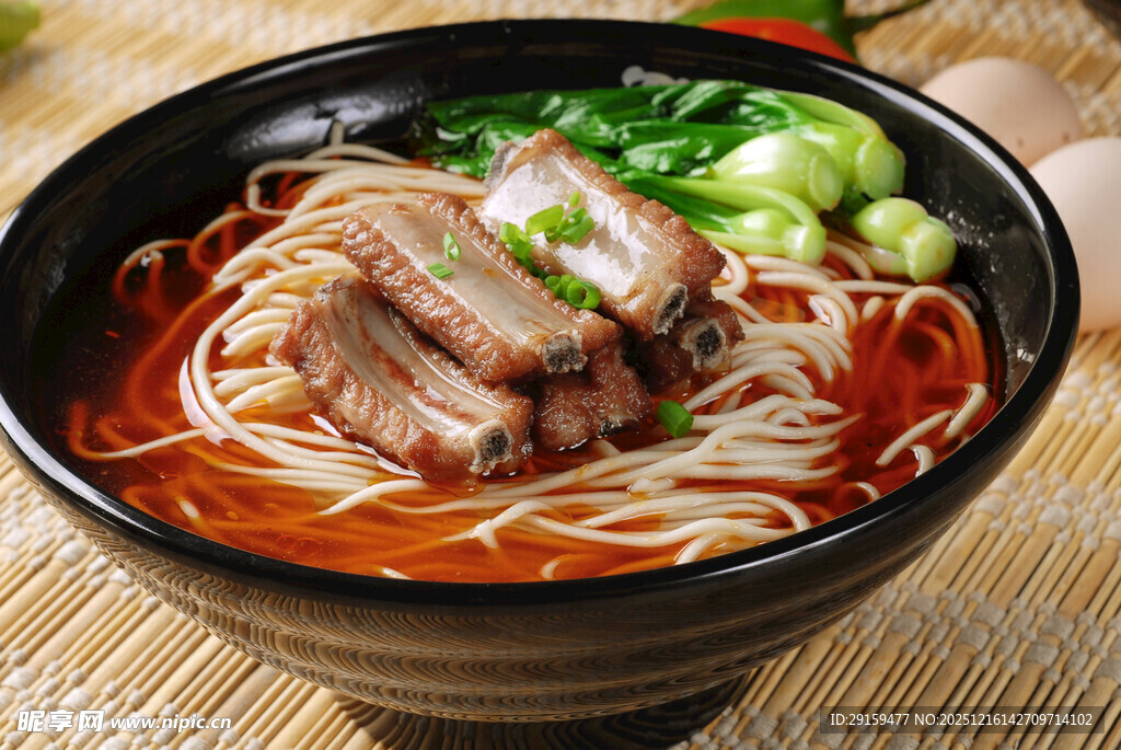 美味红烧排骨面