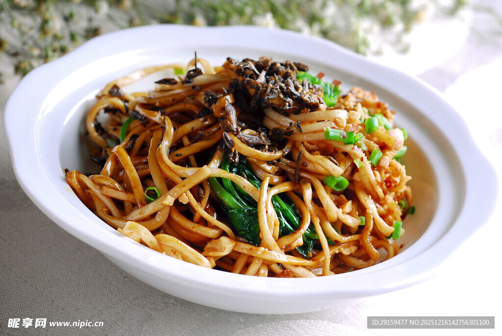 美味菌菇炒面